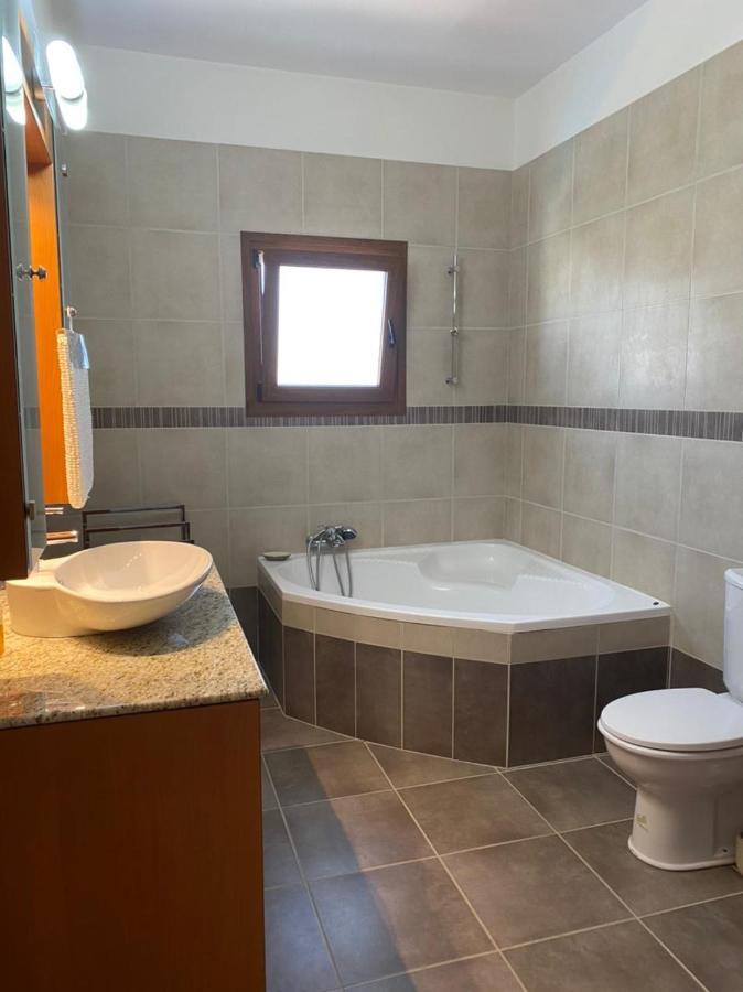Episkopi Villa, Luxury 4 Bedroom With Pool - Лимасол Экстерьер фото